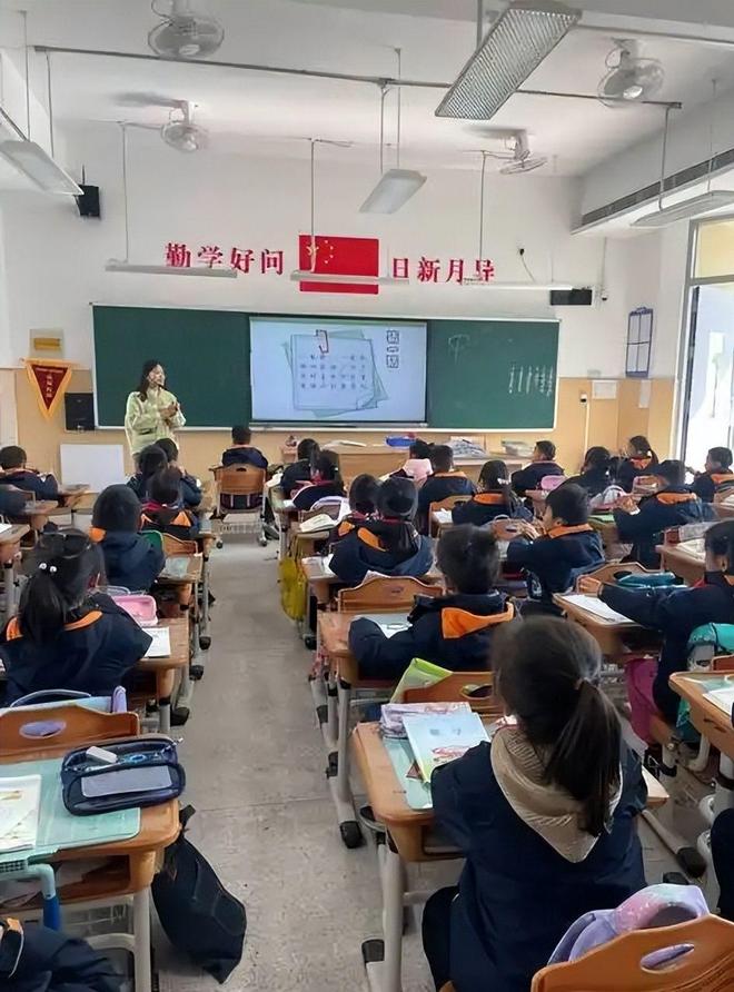 面曝光父亲行为被怒骂太恶心人反转！向老师滋水后续监控画(图5)